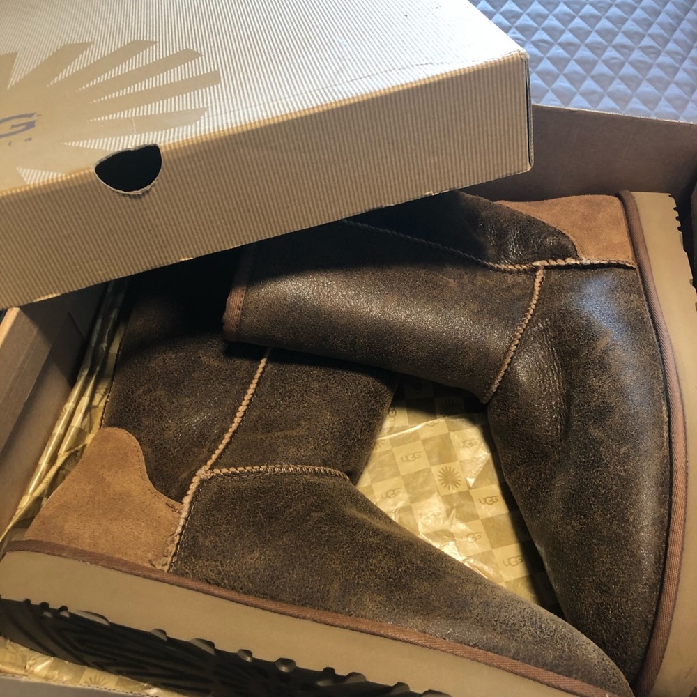 UGG M Classic Chestnut w/tags